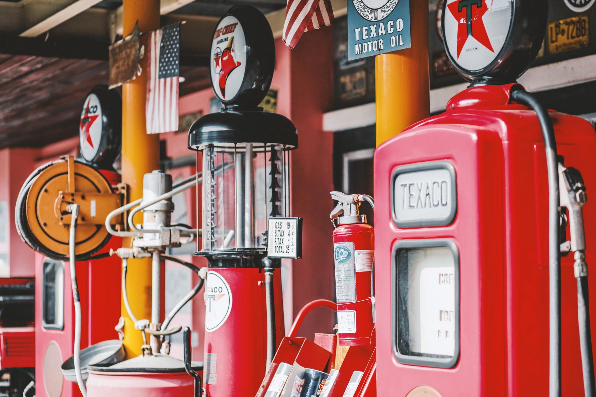 Old Gas Pumps: Vintage Petroleum Collectibles